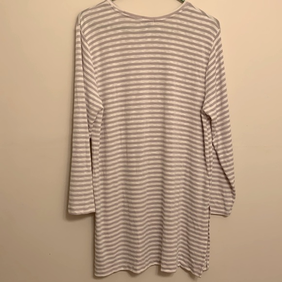 Old Navy Long Top with side slits - Picture 6 of 8
